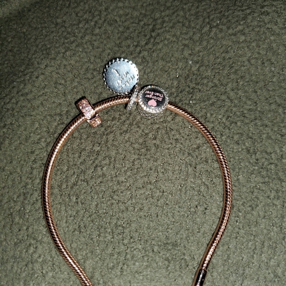 Pandora - Picture 6 of 9